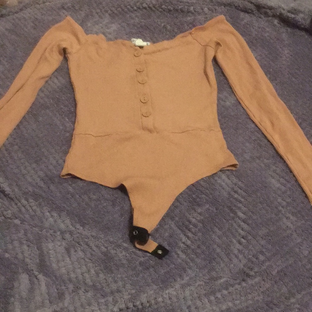 Mauve color off the shoulder bodysuit